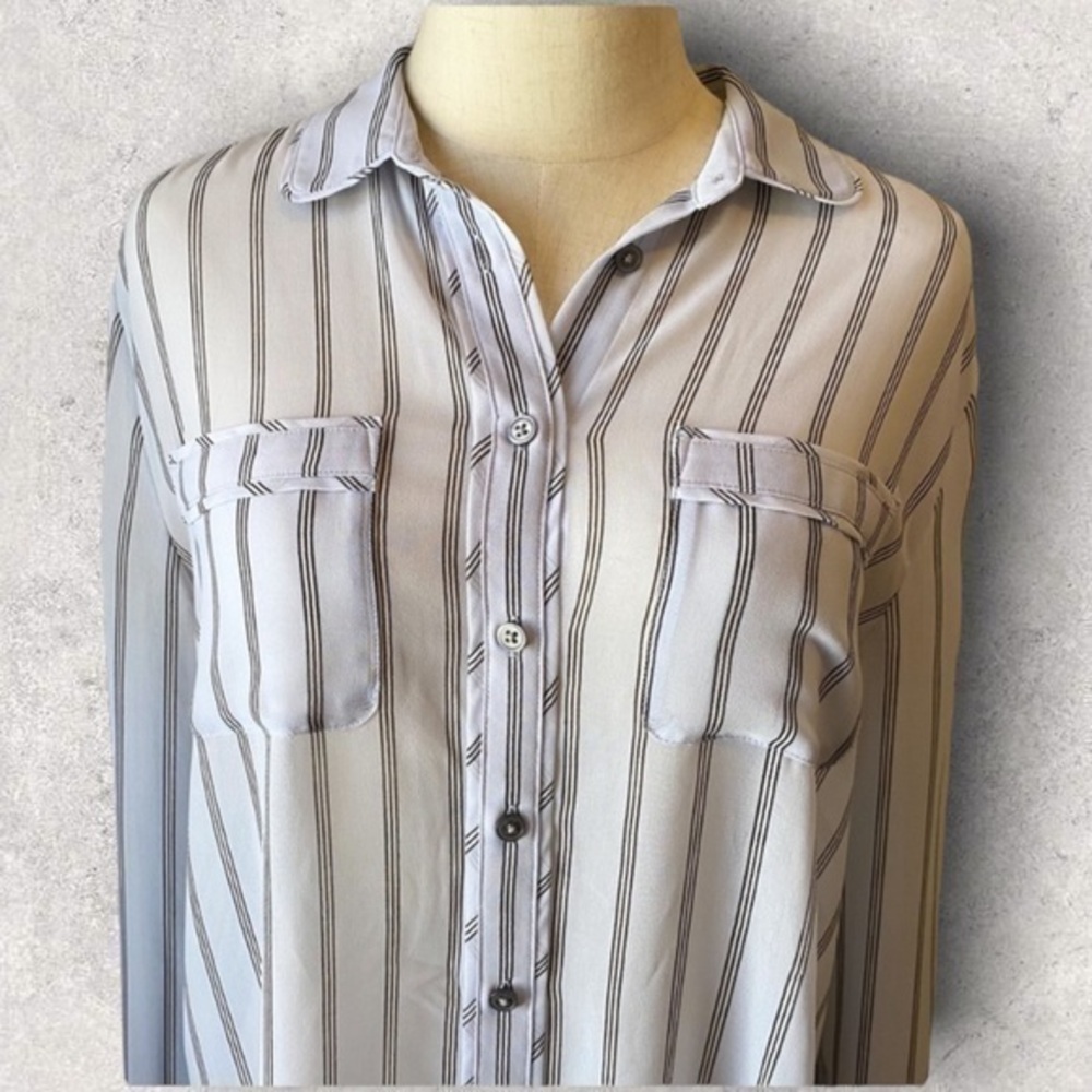 •Loft• Women’s stripped design button up‎ blouse - Picture 2 of 7